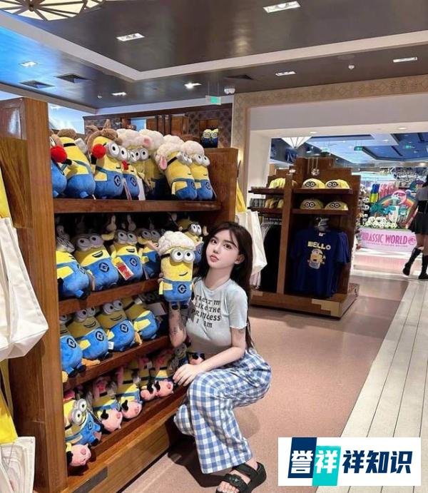 韩安冉吐槽环球影城3小时花8000，4岁半女儿与后爸亲嘴被质疑