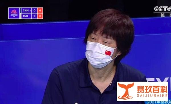 心疼郎平!面容憔悴眼睛肿了,安家杰负责现场布置战术