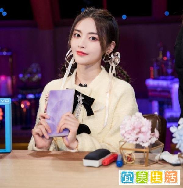 锦鲤女孩跳龙门！杨超越十万块开起新公司，持股100%改名“杨老板”