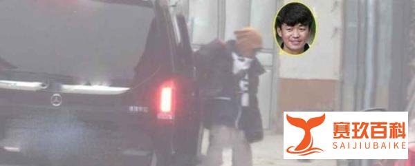 王宝强深夜接儿子相聚，马蓉微博小号内涵王宝强，是故意找人跟拍