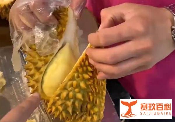 女子买榴莲连着2天被店员偷藏肉,差点几十元就没了