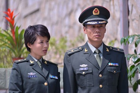 《我是特种兵之火凤凰》中雷战为什么没能忘记安然却要和谭晓琳求婚?