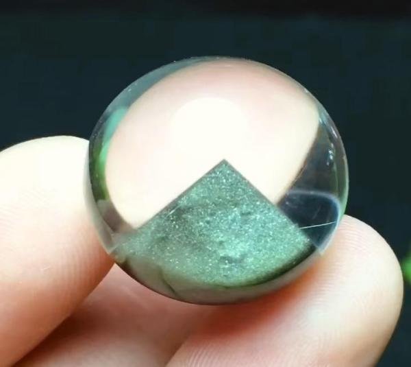 详解天然绿幽灵水晶,一篇即毕业!