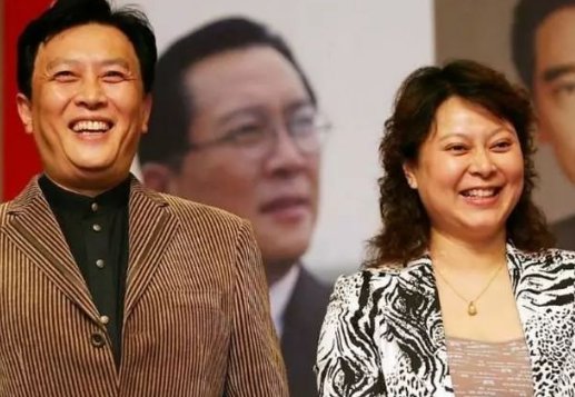 唐国强“藏”了多年的混血妻子曝光,浓眉大眼仪态端庄,她到底是谁