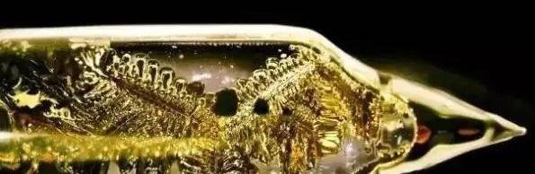 比黄金还贵的金属,遇水就会爆炸,手心却能将它融化