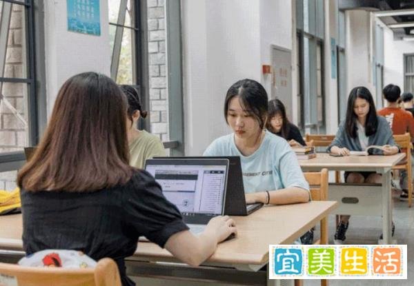 专家声称不要为了钱去选择工作，年轻人看后怒了：站着说话不腰疼