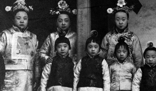 关姓，也就是满族的“瓜尔佳氏”是满族八旗中什么旗有谁知道？