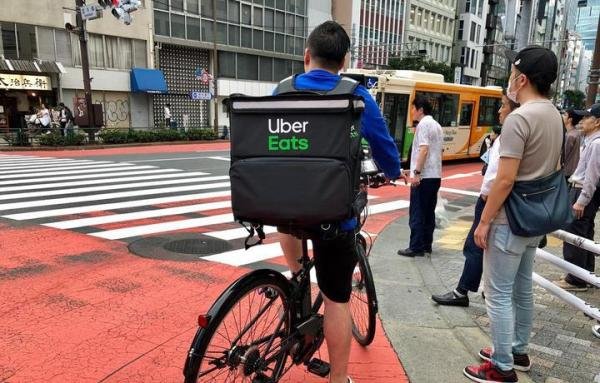 日本中高年工薪阶层也开始转送外卖了
