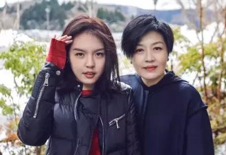 李咏为什么一家去美国？