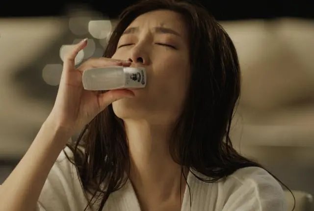 江疏影为何突然晒自己20岁军训旧照