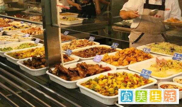 又出事了!女子称买水煮花生快吃完发现老鼠头,当地市监局介入!