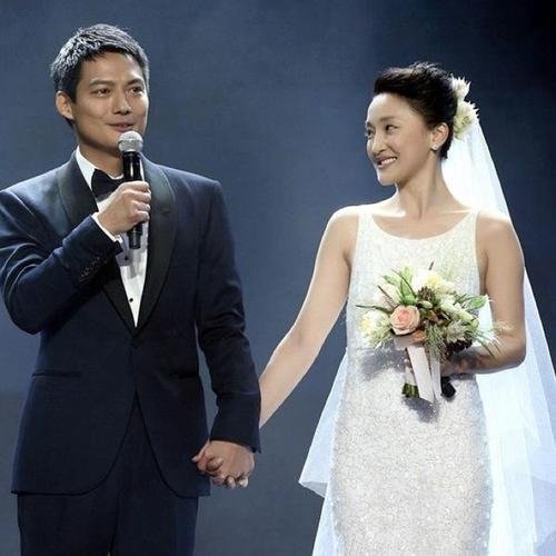高圣远女友发两人亲密合照,高圣远现女友和前妻谁气质更佳?