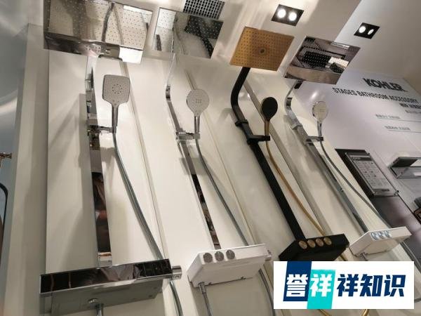 山东重点中学校长被“开除”引学生欢呼：但我劝你不要成为那个“起哄”的人