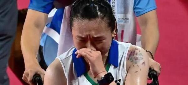 张蓓雯跟腱断裂含泪退赛,运动员妈妈群体让人心疼。