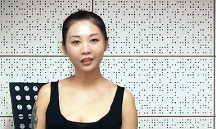 她因枪杀男友被判14年，在狱中被狱警追求，后来怎样了