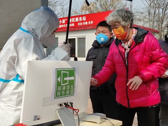 郑州一自称社区干部阻止市民正常拍摄!这是为什么呢?