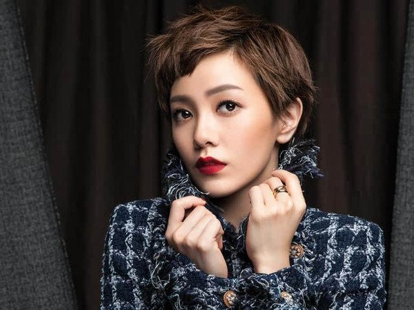 郭采洁妈妈是难产死的吗