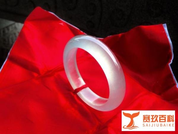 “乱世藏金，盛世藏玉”