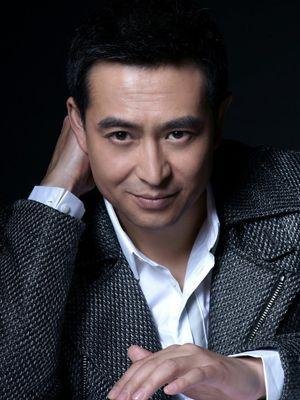 蜗居里的宋思明扮演者张嘉译在现实生活中是一个什么样的人？
